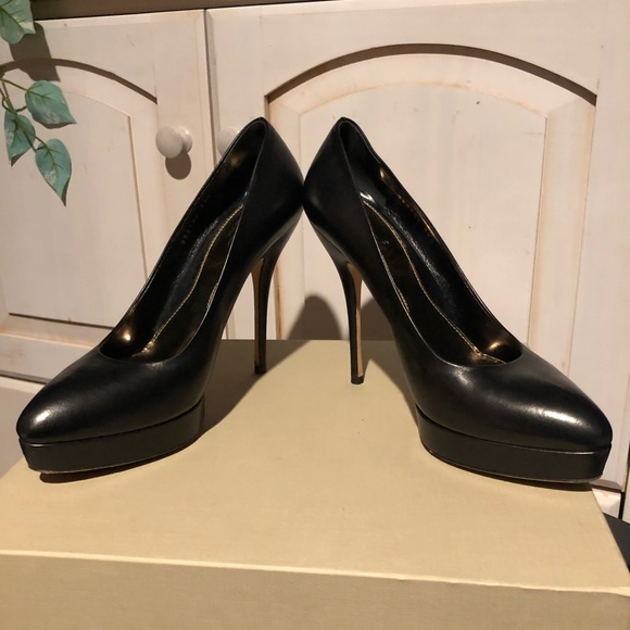 Like New Gucci Pumps - Picture 3 of 7